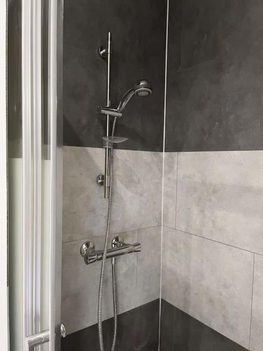 Netflix & Bed Apartment Amiens